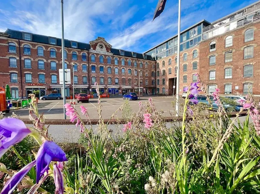 Spacious 2 Bedroom Apartment With Parking Nottingham United Kingdom